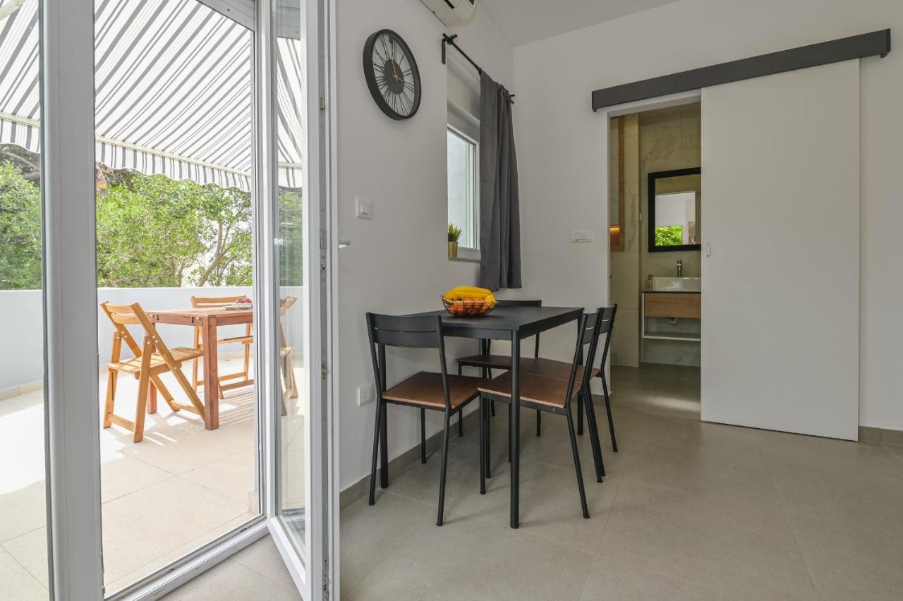 Double L House Apartment Novalja Bilik gambar